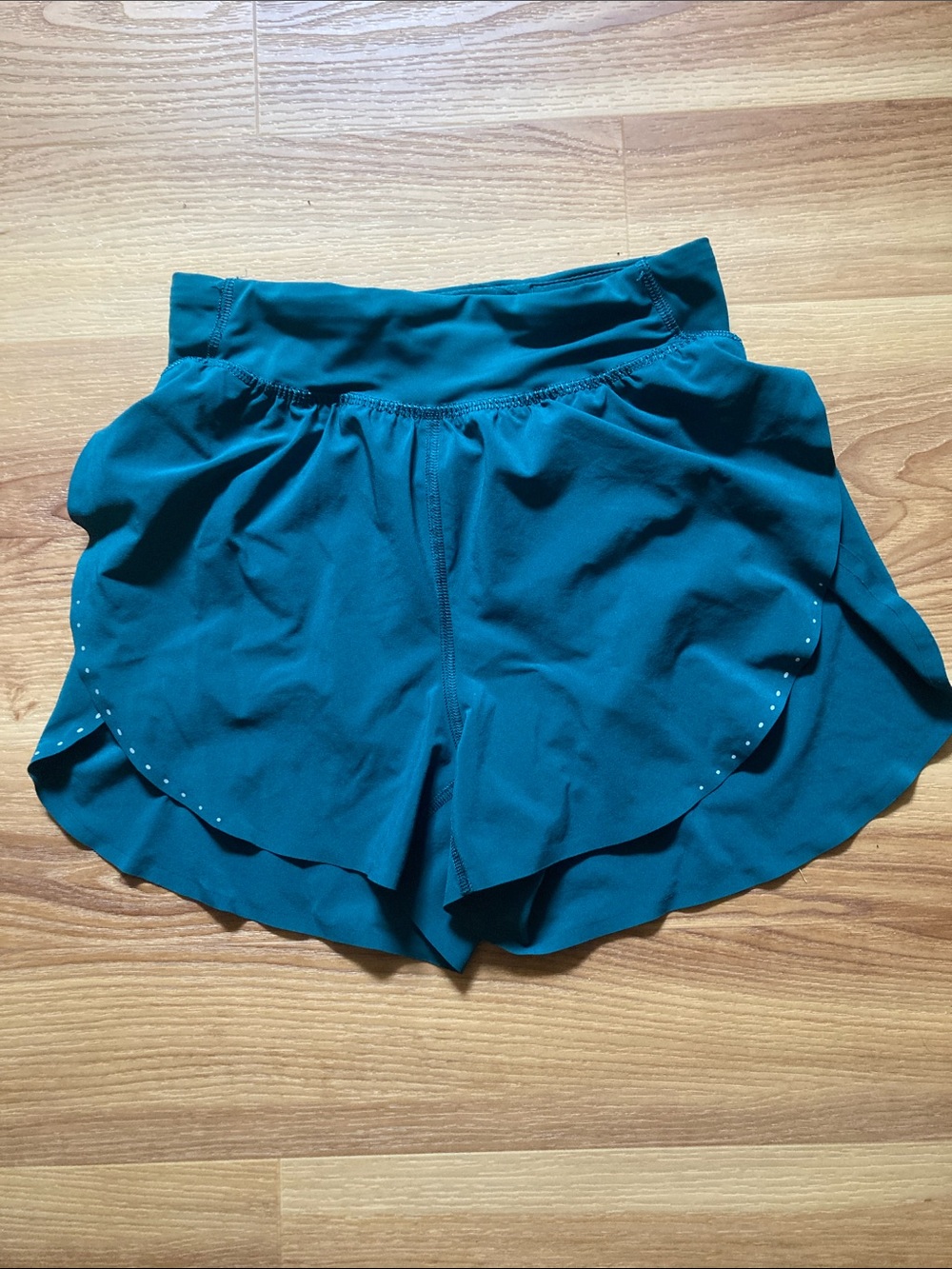 Lululemon green running shorts size2